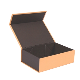 Giftbox with magnetic lid