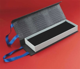 Geschenkdoos met magnetisch klepdeksel en draaglint