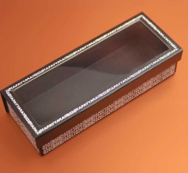 Geschenkdoos met magnetisch klepdeksel en venster